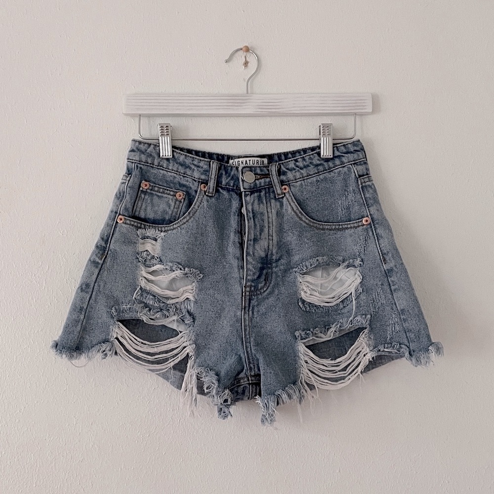 Signature8 Jean Shorts High Rise Button Fly Distressed Denim Beach Boho